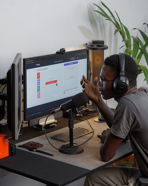 a man looking at a computer screen.